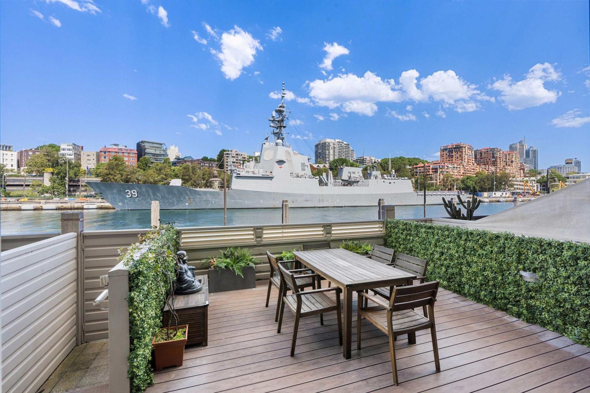 Apartment Artsy Boho Den In Iconic Fingerwharf Woolloomoolo *
